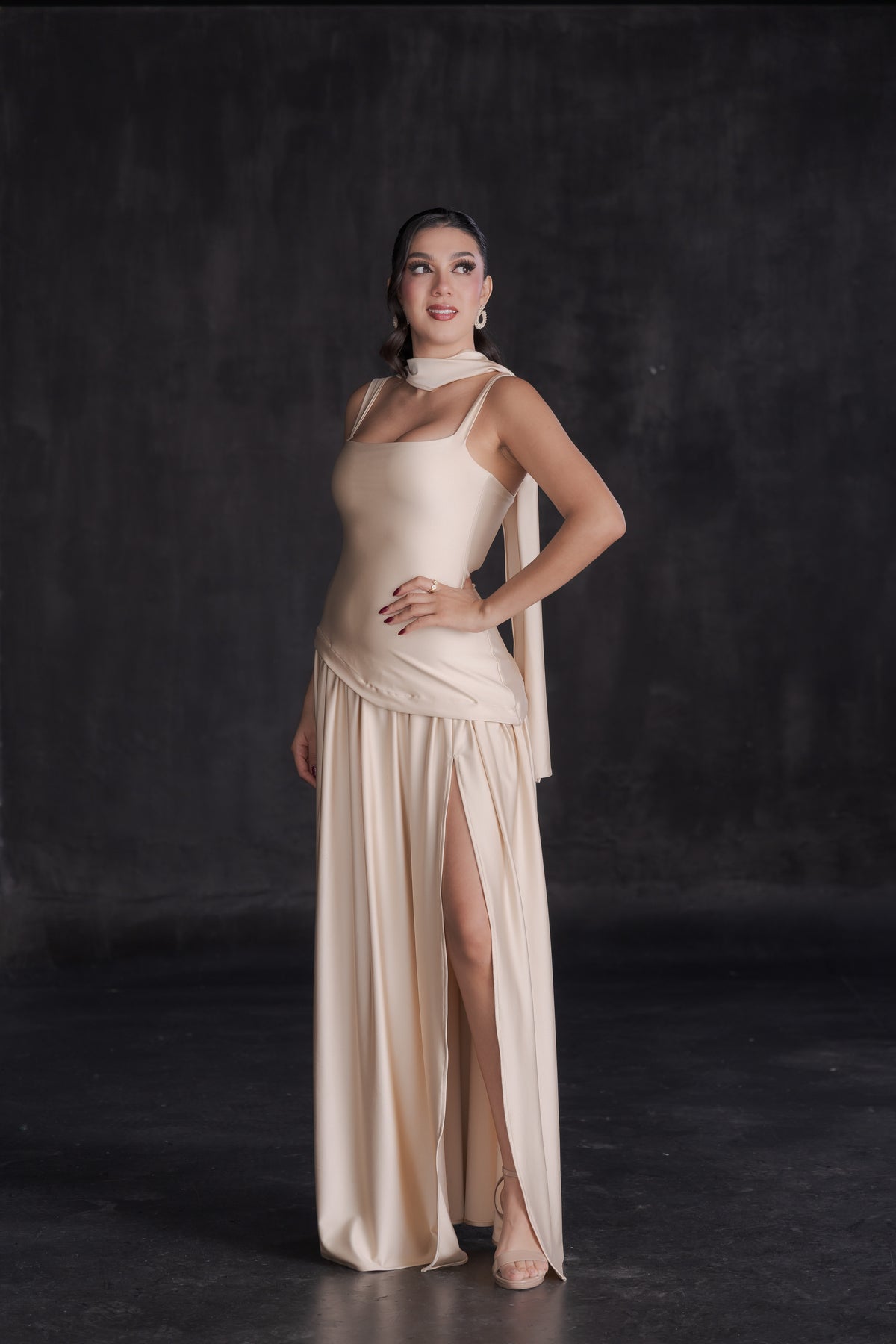 Vestido Largo de Gala Licra Satin Falda Plisada con Corbata