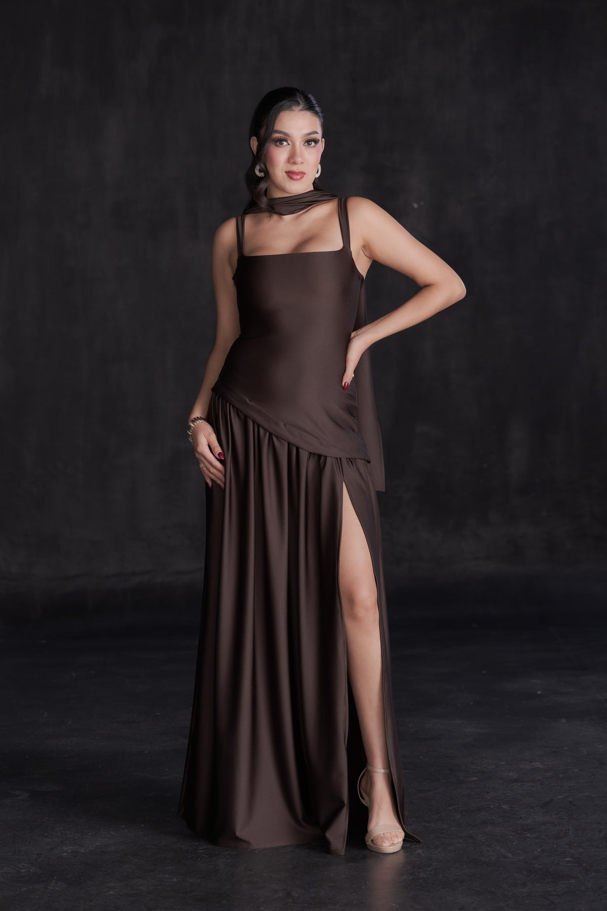 Vestido Largo de Gala Licra Satin Falda Plisada con Corbata