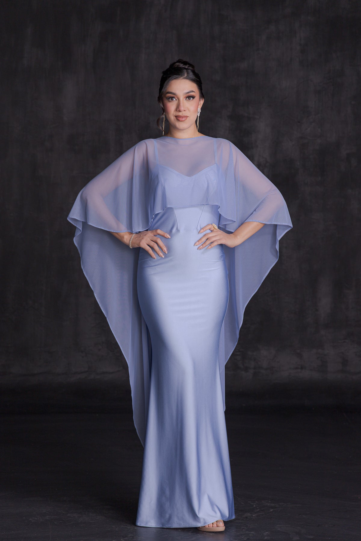 Vestido Largo de Gala Satin Corte Sirena y Capa Mesh