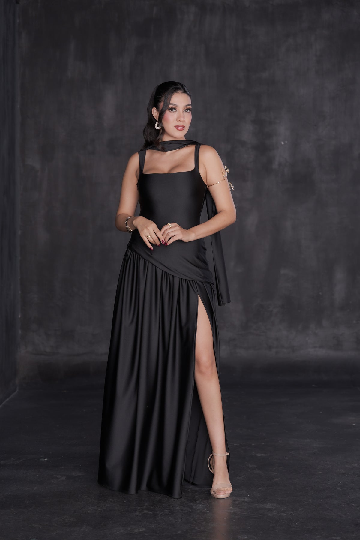 Vestido Largo de Gala Licra Satin Falda Plisada con Corbata