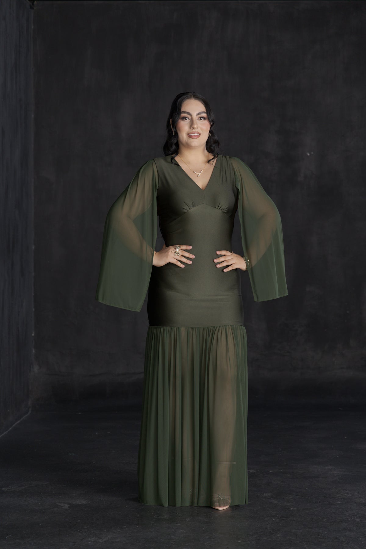 Vestido Largo de Gala Licra con Mangas y Capa Mesh