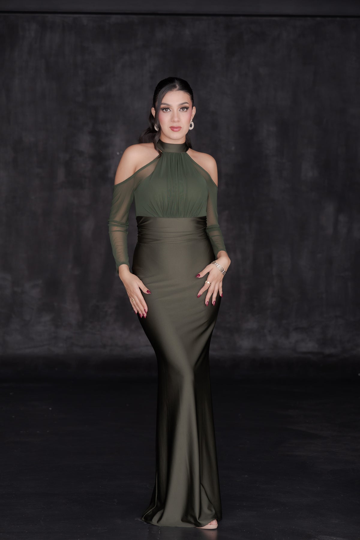 Vestido Largo de Elegante con Manga Larga Mesh y Hombros Descubiertos