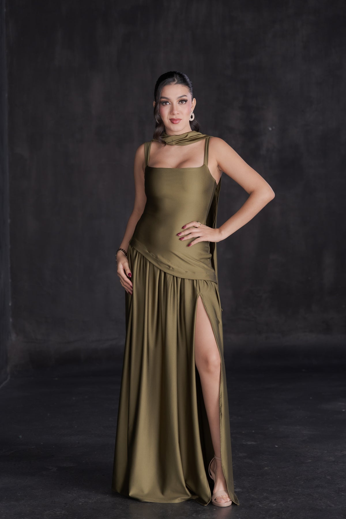 Vestido Largo de Gala Licra Satin Falda Plisada con Corbata