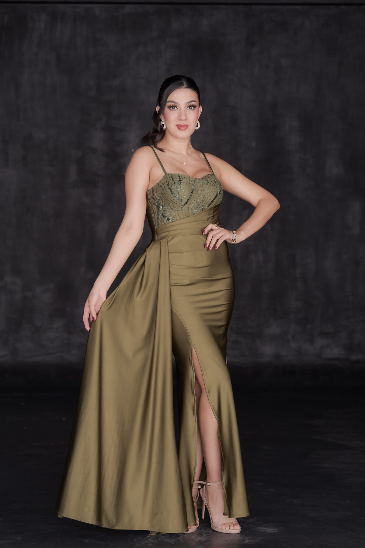 Vestido Elegante Top Lentejuela y Falda Satín