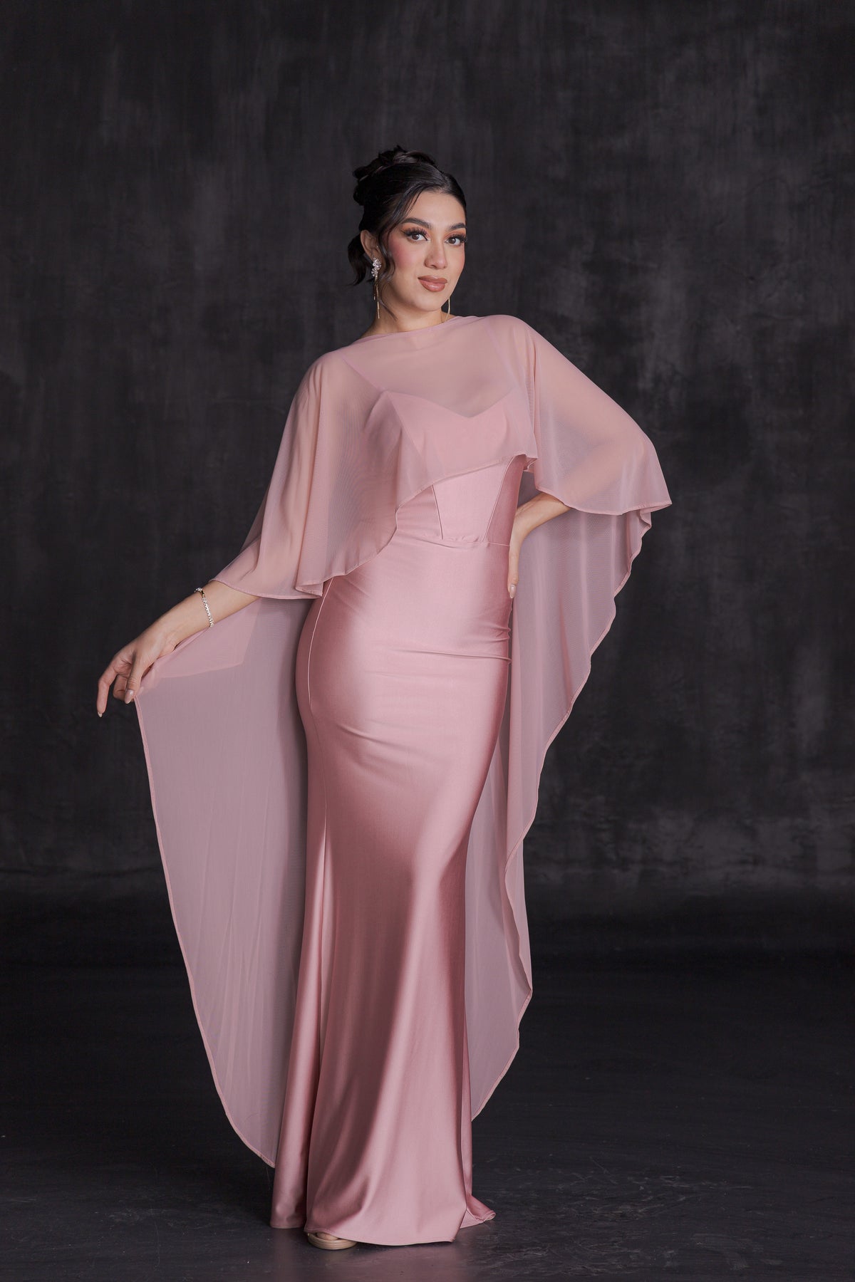 Vestido Largo de Gala Satin Corte Sirena y Capa Mesh
