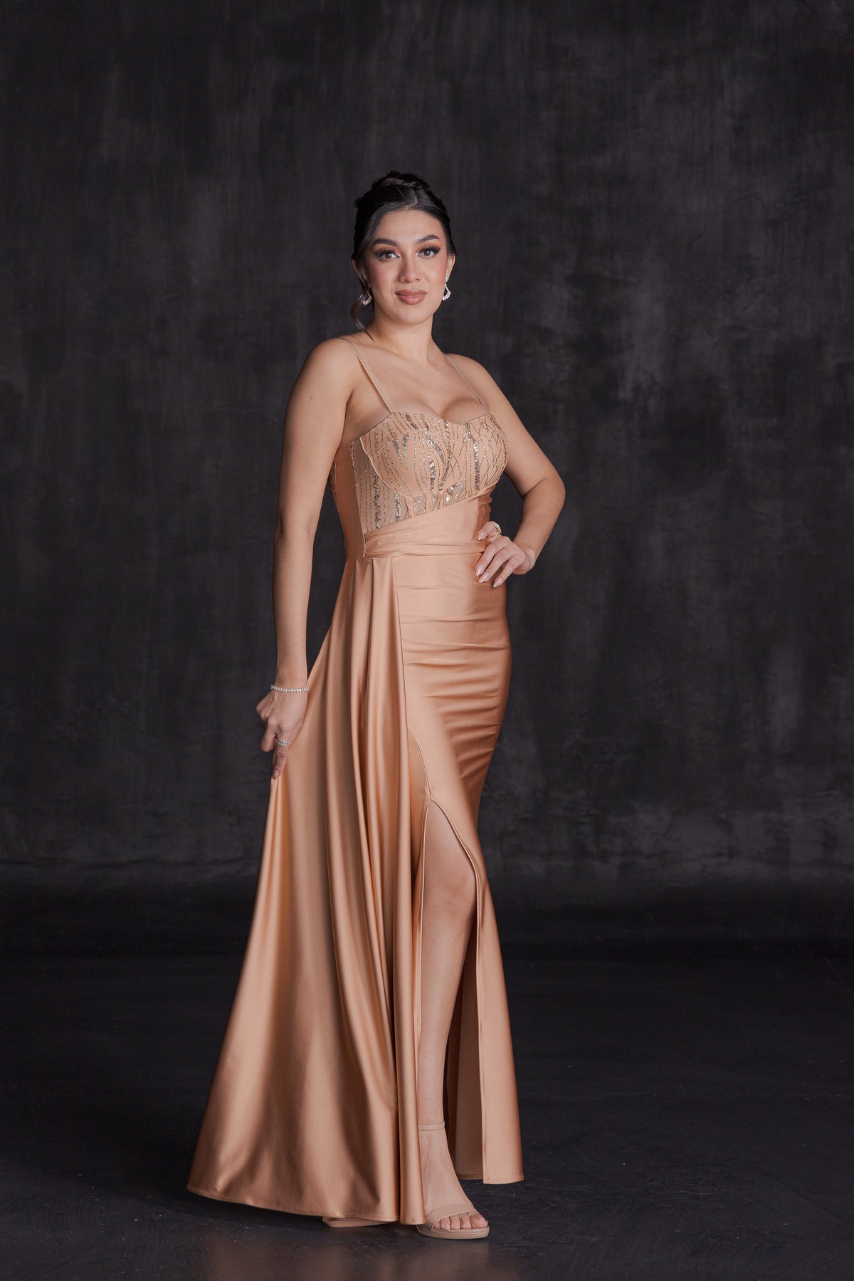 Vestido Elegante Top Lentejuela y Falda Satín